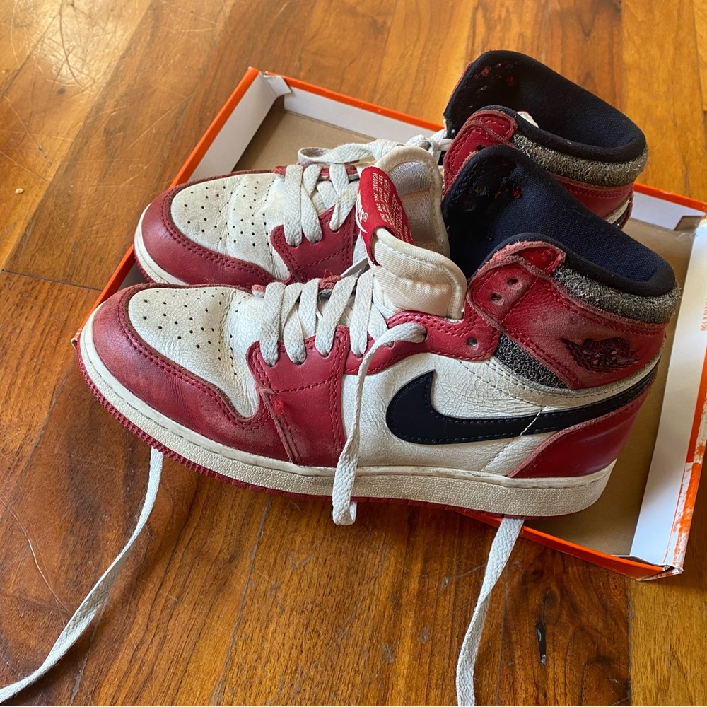 Nike Air Jordan 1 Hightop OG. Kids. Size 4. Worn condition.